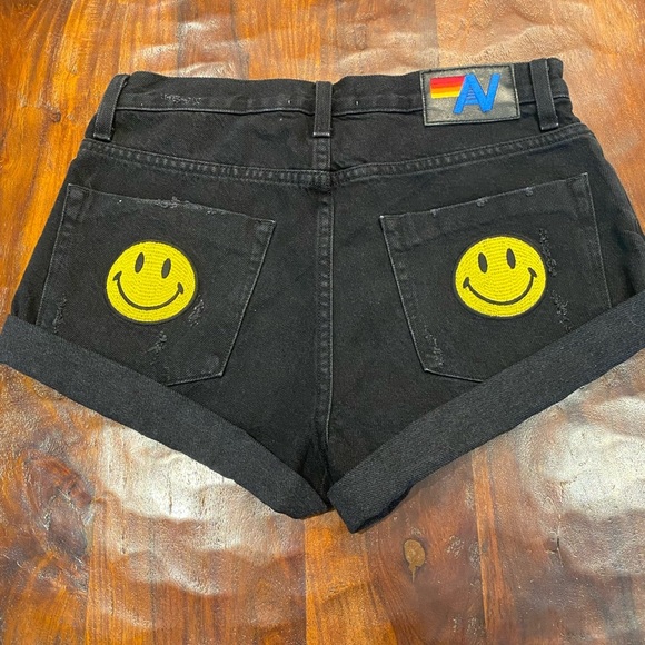 Aviator Nation Low Rise Rocker Jean Shorts in Vintage Black Size 27 - Picture 11 of 16